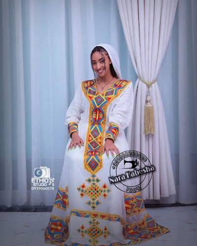 ladies' traditional Dresses