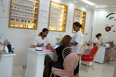 nail studio