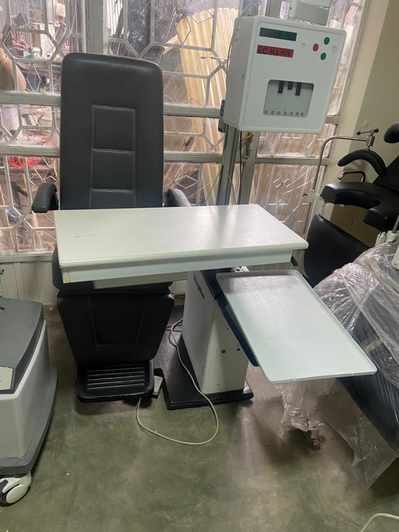 OPHTHALMIC  Refracting Unit