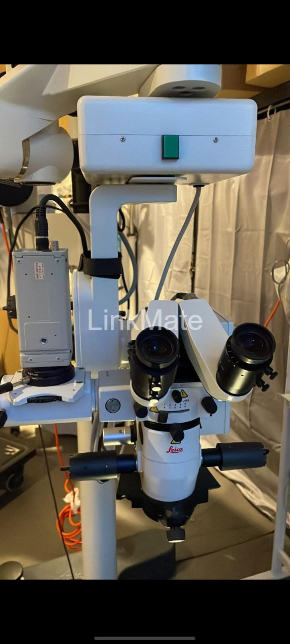 Leica M841 surgical microscope