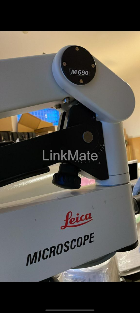 Leica M690 surgical microscope