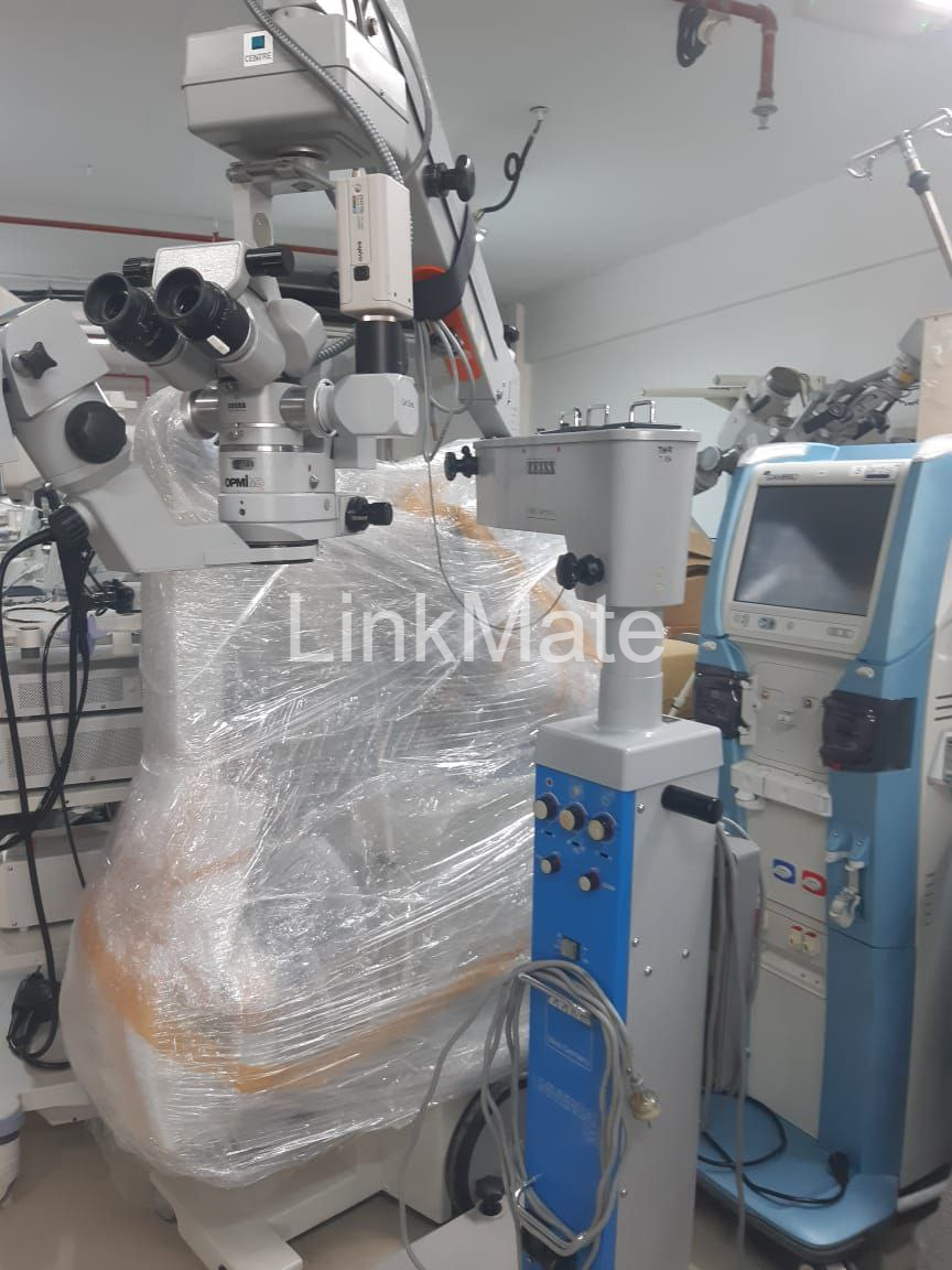 Carl Zeiss OPMI CS surgical microscope system. 